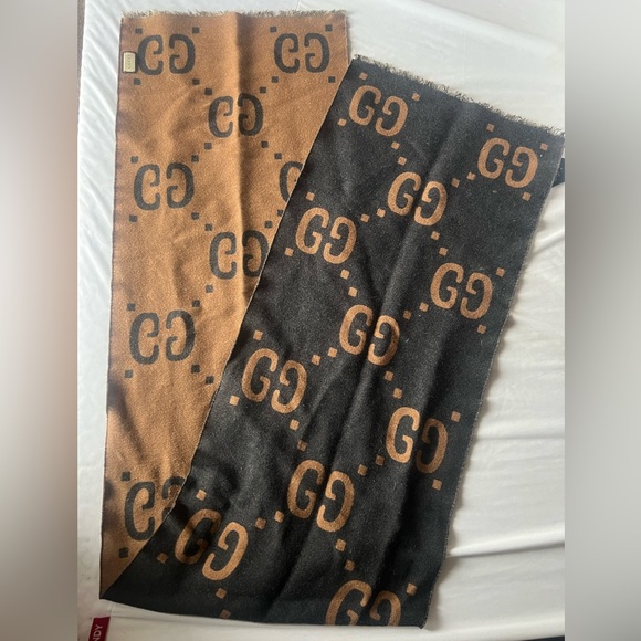 Large Gucci scarf - Picture 1 of 1